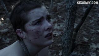 Elise Eberle inginocchiata a terra, scena in Salem s01e06 (2014)