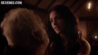 La chaude Janet Montgomery, scène sexy dans Salem s01e01 2014