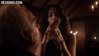 La chaude Janet Montgomery, scène sexy dans Salem s01e01 2014