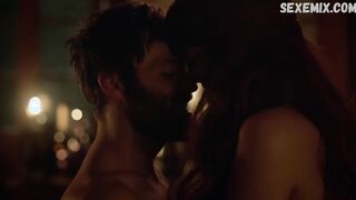 Caliente escena sexy y desnuda de Azure Parsons en Salem s01e01 (2014)