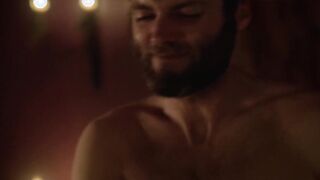 Caliente escena sexy y desnuda de Azure Parsons en Salem s01e01 (2014)