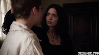 Janet Montgomery'nin lezbiyen öpüşme sahnesi, Salem 2014'teki sahne