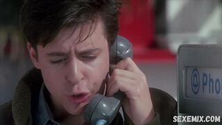 アリー・シーディのセクシーで宣教スタイルのシーン、ブルー・シティ (1986)