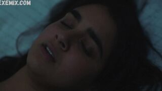 Geraldine Viswanathan Hala (2019)'da seksi, Misyoner tarzı sahne