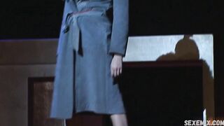 Sophie Engert è nuda, scena in Der Narr in Pancomedia (2001)