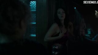 Mariana Novak, Ozark s02e01 (2018) sahnesinde çıplak göğüsleri gösterdi