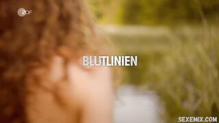 Rosmarie Rose, Amelie Hennig seksi - Stralsund s01e16 Blutlinien (2020)