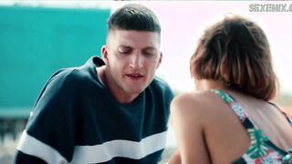 Amanda Campana Poolside'da, Summertime s01e02 (2020)'deki seksi sahne