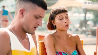 Rebecca Coco Edogamhe, bikini de Amanda Campana, escena en Summertime s01e03 (2020)