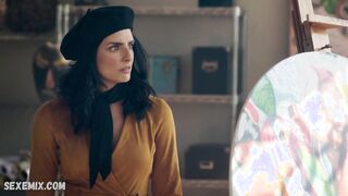 Aislinn Derbez Çıplak, The House of Flowers (2019) filmindeki sahne