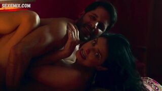 Aislinn Derbez とのセックス、The House of Flowers (2019) のシーン