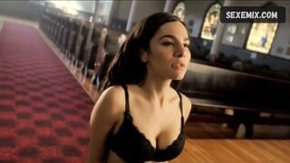 Freira sexy de Martha Higareda, cena em Smokin' Aces 2: Assassins' Ball