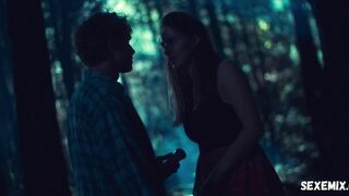 Wiktoria Filus se desnuda, escena en The Woods (2020)