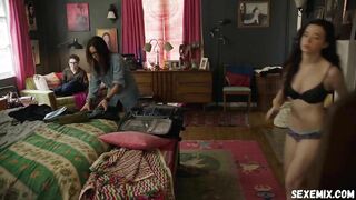 Sous-vêtements Mikey Madison, scène dans Better Things