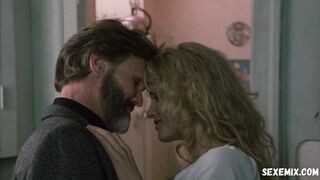 Lori Singer üstsüz, Trouble in Mind'daki sahne (1985)