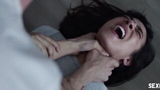 Aurora Perrineau göğüsleri, Into The Dark s01e08 (2019) sahnesi