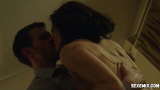 Stana Katic'in Absentia s01e04 (2017)'deki seksi, inleme sahnesi