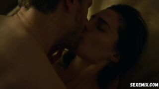 Stana Katic'in Absentia s01e04 (2017)'deki seksi, inleme sahnesi