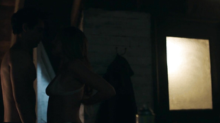 Elisabeth Moss nue, scène de sexe de The Handmaid's Tale s01e05 (2017)