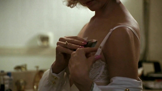 Annette Bening nue, scène érotique de The Grifters (1990)