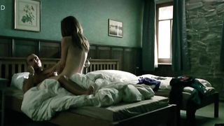 Alice Dwyer nuda, scena di sesso da Una vita tranquilla (2010)