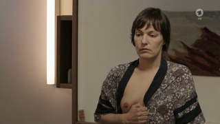 Nicolette Krebitz desnuda, escena erótica de Alle fur eine (2015)