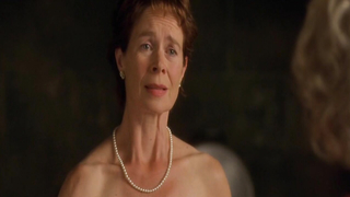 Helen Mirren nue, Celia Imrie nue, Julie Walters nue, Penelope Wilton nue, scène érotique de Calendar Girls (2003)