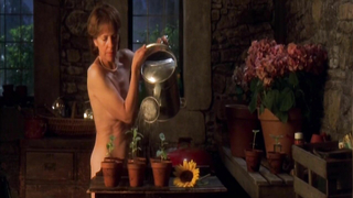 Helen Mirren nue, Celia Imrie nue, Julie Walters nue, Penelope Wilton nue, scène érotique de Calendar Girls (2003)