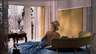 Goldie Hawn desnuda, escena erótica de Hay una chica en mi sopa (1970)