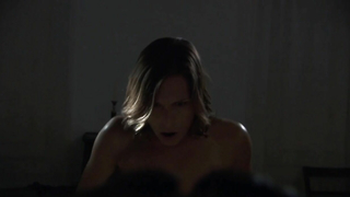 Emilie Colli nuda, scena di sesso da Une Famille Formidable s10e02 (2013)