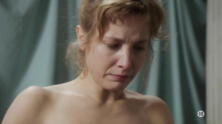 Gaelle Bona nue, scène érotique de Une femme dans la Révolution s01e01 (2013)