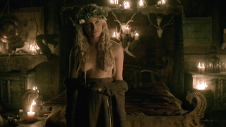 Ida Nielsen nackt, Josefin Asplund nackt, Sexszene aus Vikings s04e18 (2017)