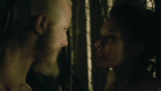 Ida Nielsen nua, Josefin Asplund nua, cena de sexo de Vikings s04e18 (2017)