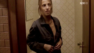 Jeanette Hain nuda, Jenny Deimling nuda, scena di sesso da Tatort e665 (2007)