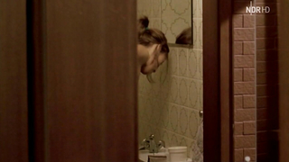 Jeanette Hain nuda, Jenny Deimling nuda, scena di sesso da Tatort e665 (2007)