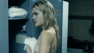 Rachael Taylor nua, cena erótica de Ghost Machine (2009)