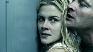 Rachael Taylor nua, cena erótica de Ghost Machine (2009)