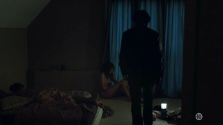 Ana Girardot nua, cena de sexo de Les Revenants s01e06,s02e01 (2012,2015)