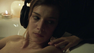 Celine Sallette nuda, scena erotica da Les Revenants s01e02,03 (2012)