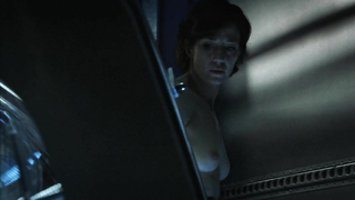 Carrie Coon nue, scène érotique de The Leftovers s03e08 (2017)