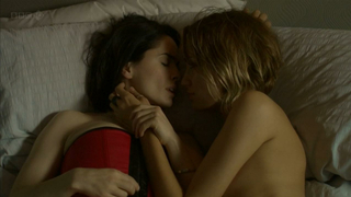 Ruta Gedmintas nuda, Laura Fraser sexy, scena erotica da Lip Service s02e02 (2012)