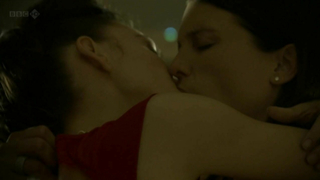 Anna Skellern nue, Heather Peace nue, scène de sexe de Lip Service s02e06 (2012)