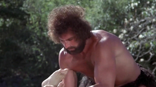 バーバラ・バックのセクシーなエロティックなシーン、Caveman (1981)