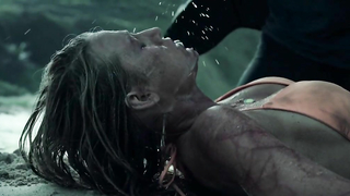 Blake Lively sexy, scène érotique de The Shallows (2016)