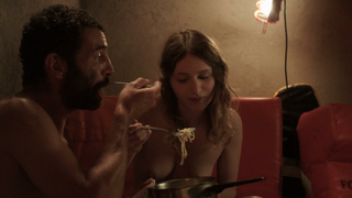 Christa Theret nua, cena de sexo de La Fille Du Patron (2015)