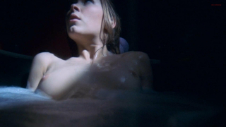 Cherilyn Wilson nuda, Madison Bauer nuda, scena erotica da Chain Letter (2010)