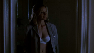 Elisabeth Shue sexy, escena de sexo de The Saint (1997)