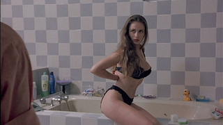 Emmanuelle Beart sexy, Nathalie Cardone sexy, scène de sexe de L'Enfer (1994)