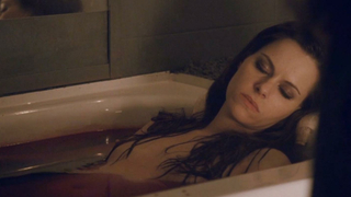 Emily Hampshire desnuda, escena erótica de Die (2010)