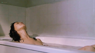 Fanny Bastien nuda, scena erotica di Urgence (1985)